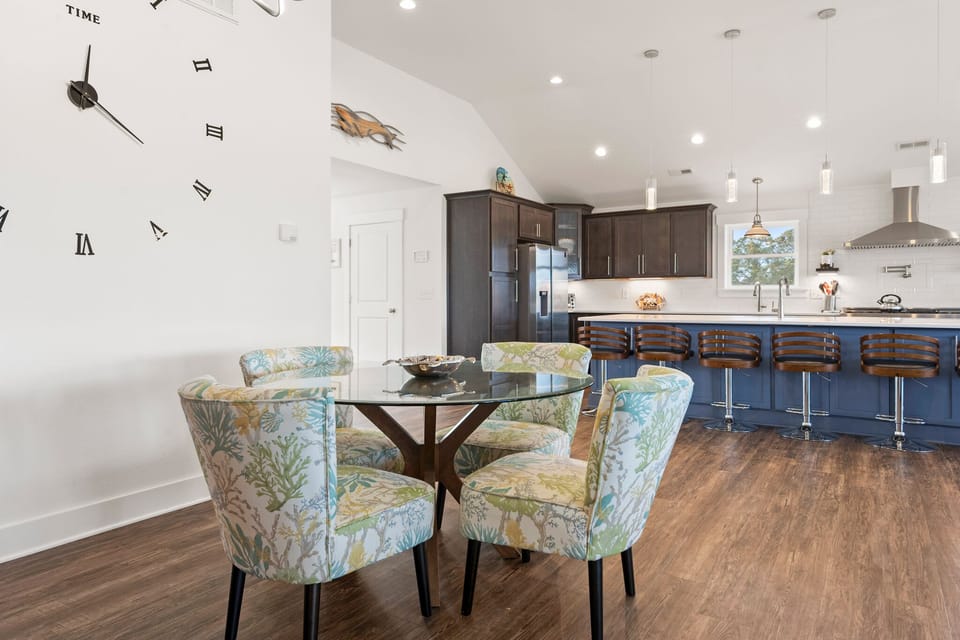 CC138: All Inn and Then Some | Top Level Living Area