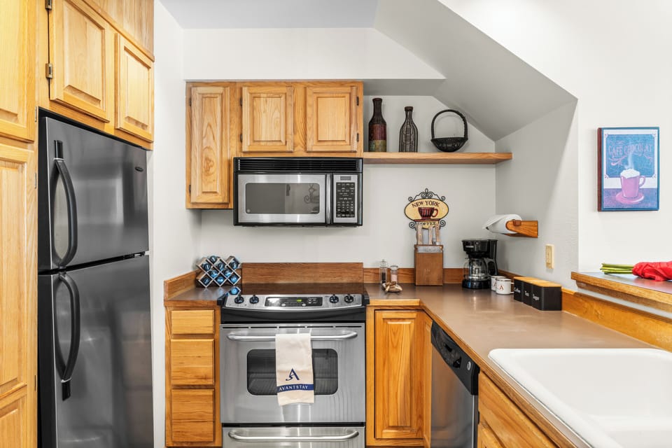 Fully equipped kitchen.
