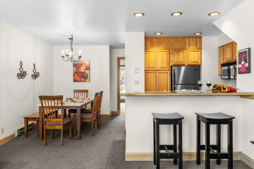 Kitchen and dining area.