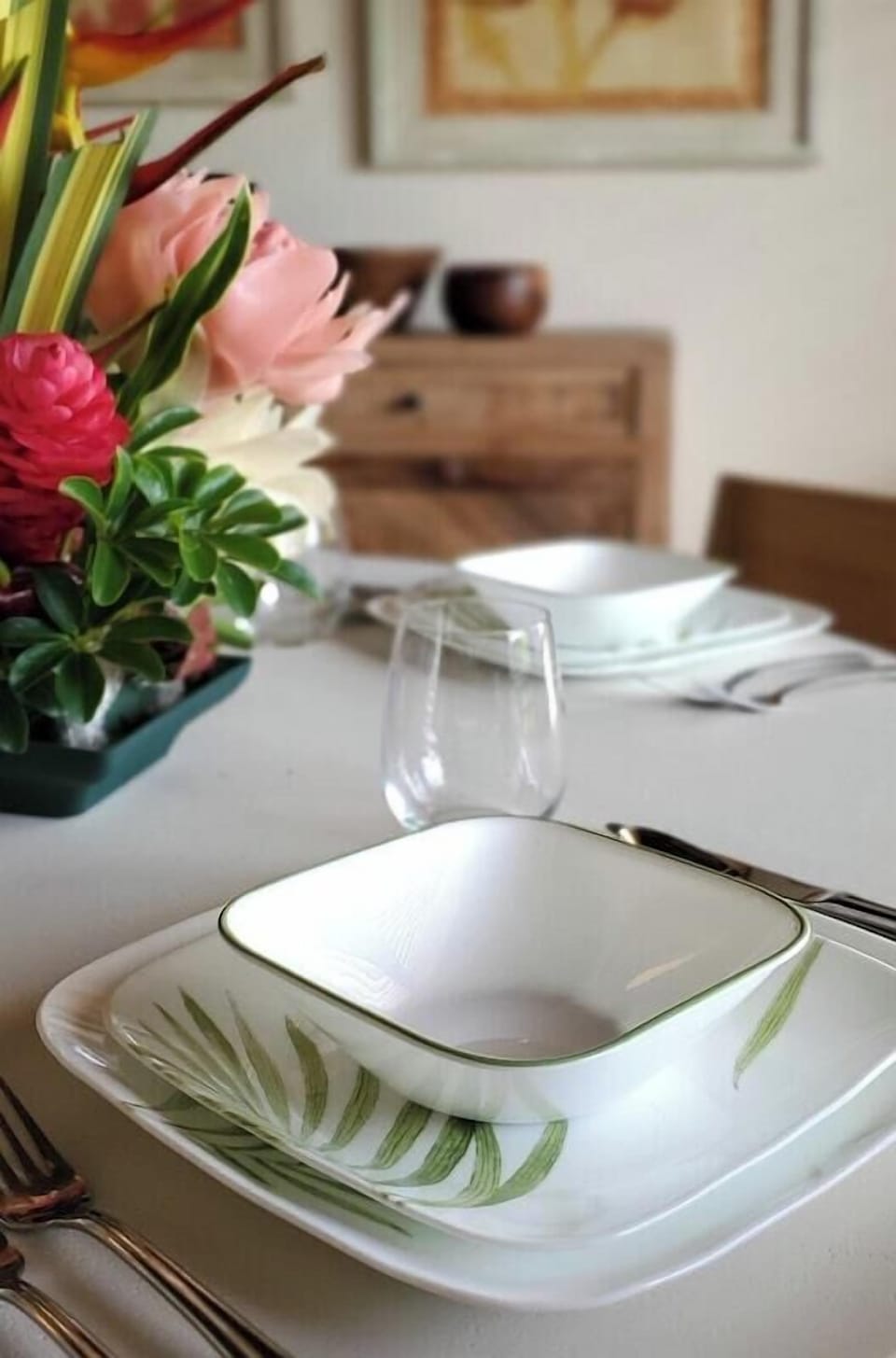 Kahala 932 Tasteful dishware for dining