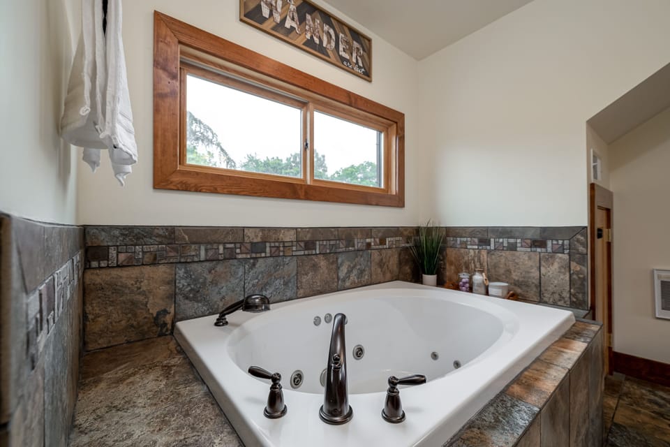 Master Bedroom Bath with Jacuzzi Tub 