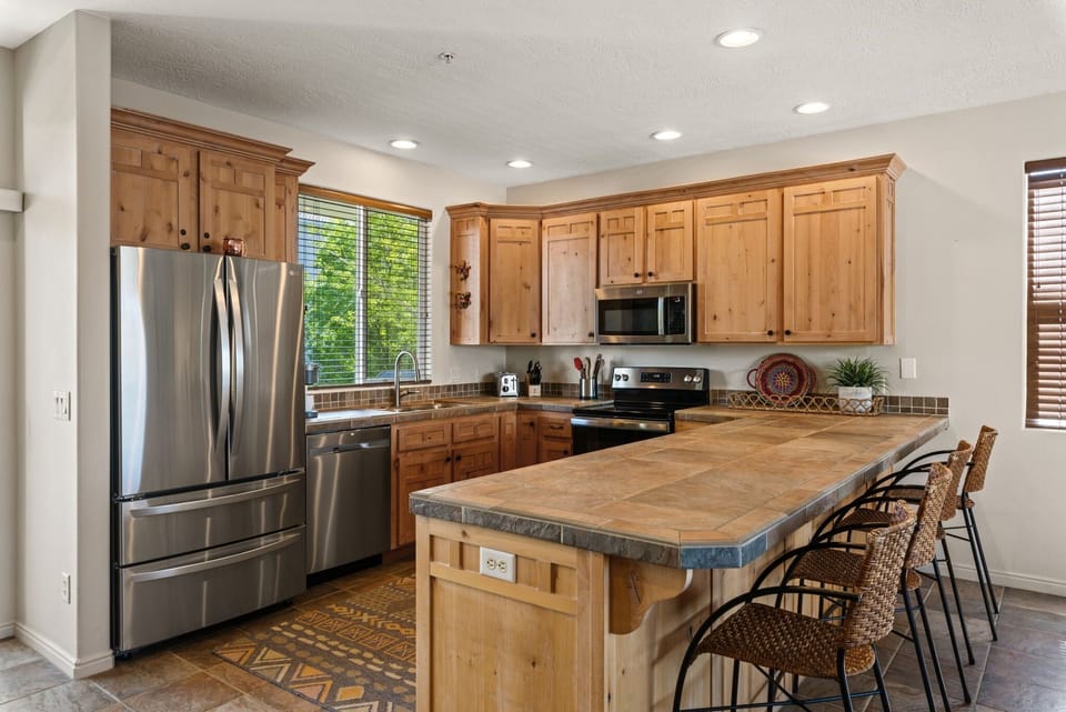 Condo, 2 Bedrooms | Private kitchen | Fridge, microwave, oven, stovetop