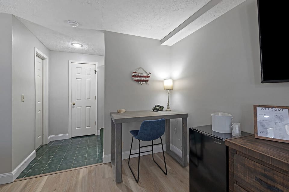 Room | Desk, laptop workspace, free WiFi, bed sheets