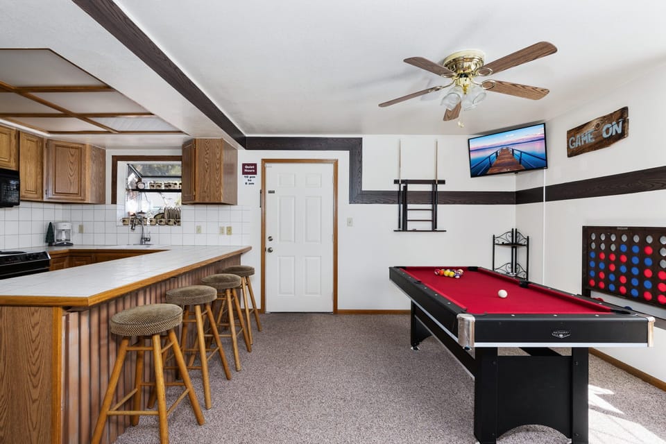 Game area / Kitchenette