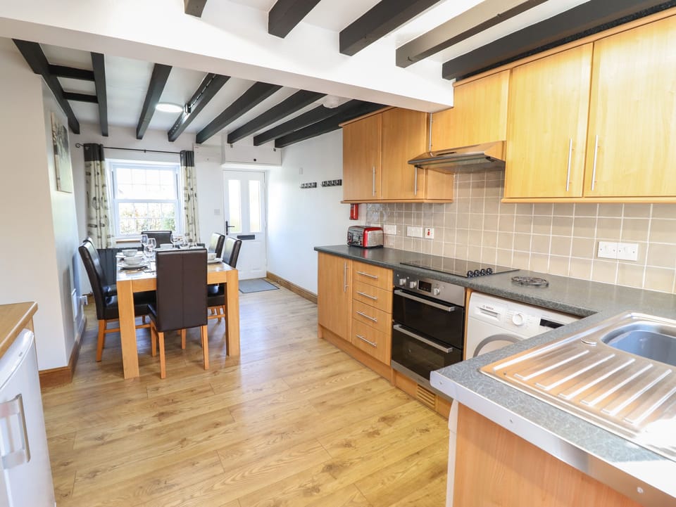 Cottage | Private kitchen | Fridge, microwave, dishwasher, electric kettle