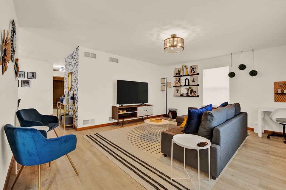 Living room with pull out couch.