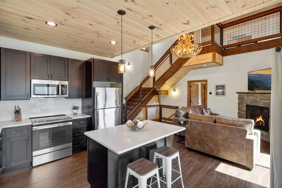 Open Style Kitchen with Island