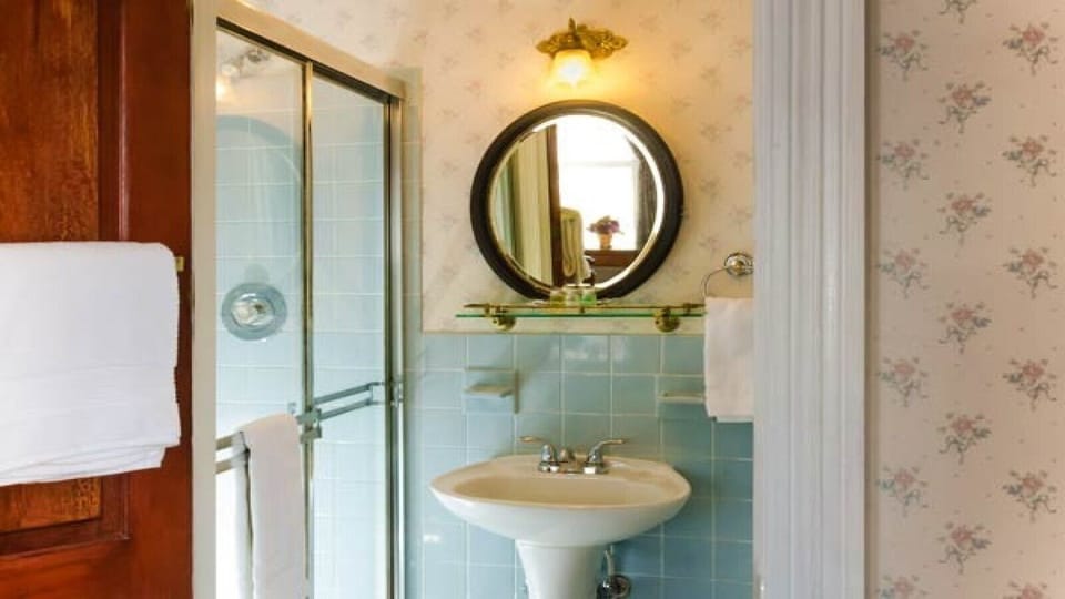 Room, Harbor View | Bathroom | Free toiletries, hair dryer, towels, soap