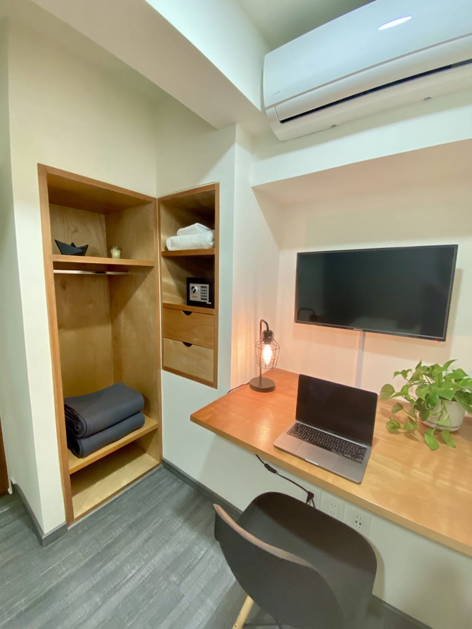 Standard Room | Desk, laptop workspace, iron/ironing board, free WiFi