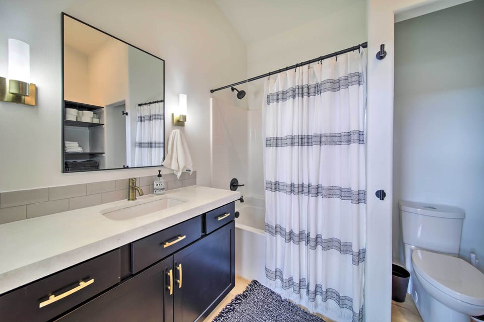 Full Bathroom