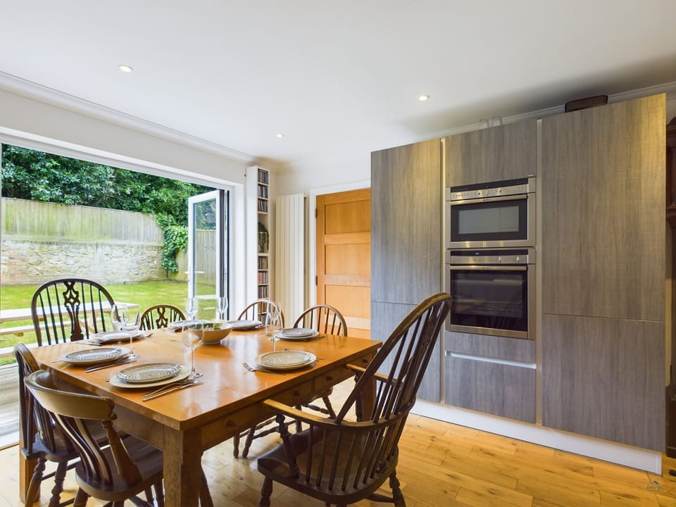 Everything you need for a stress-free stay, from a Nespresso machine to ample food prep space.