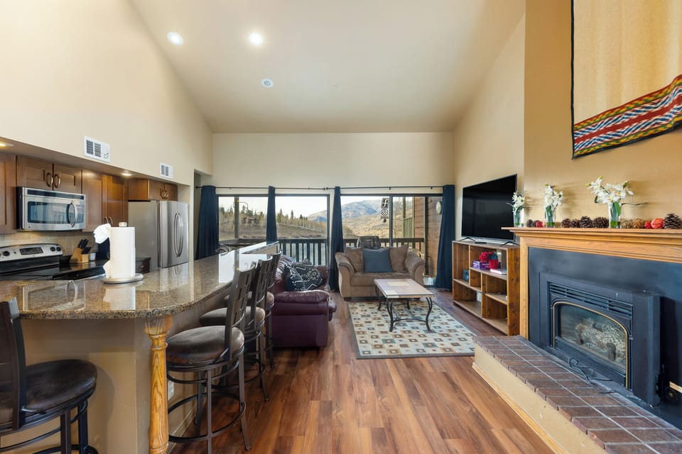 Condo (3 Bedrooms) | Property amenity