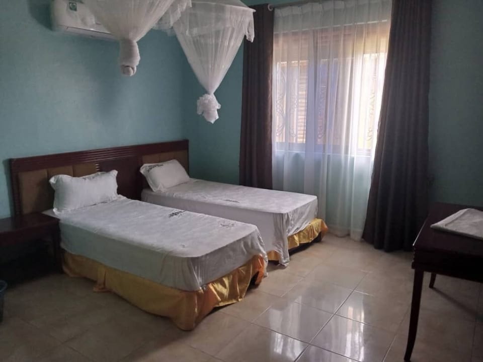 Deluxe Twin Room | Memory foam beds, individually furnished, laptop workspace, free WiFi