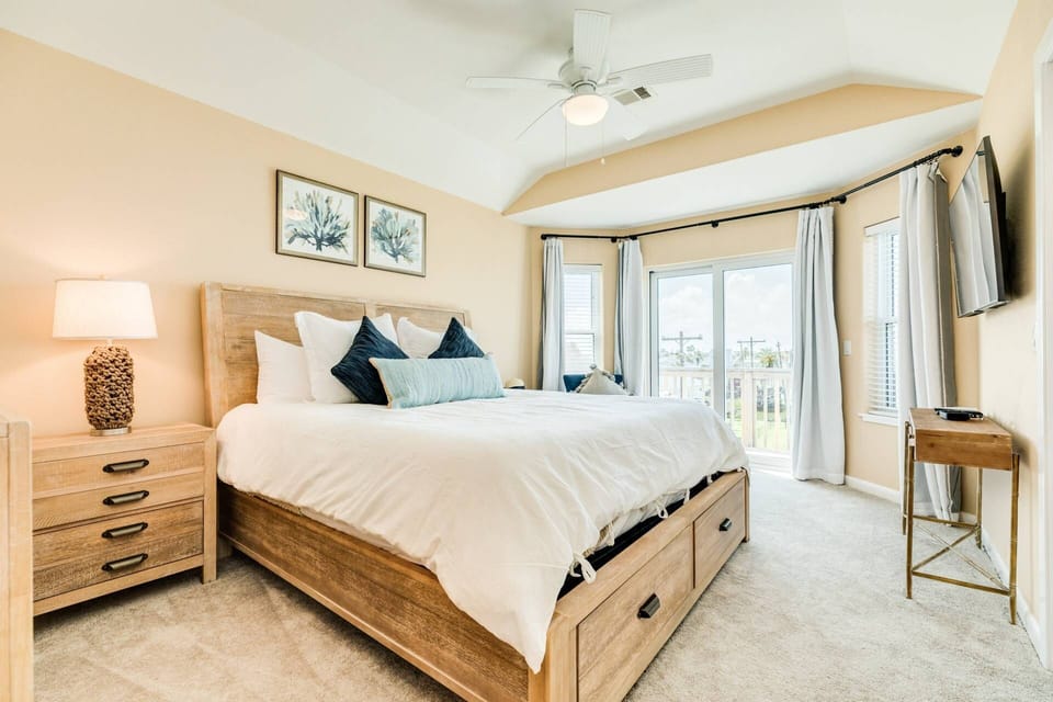 Master Bedroom with ensuite bathroom and private balcony