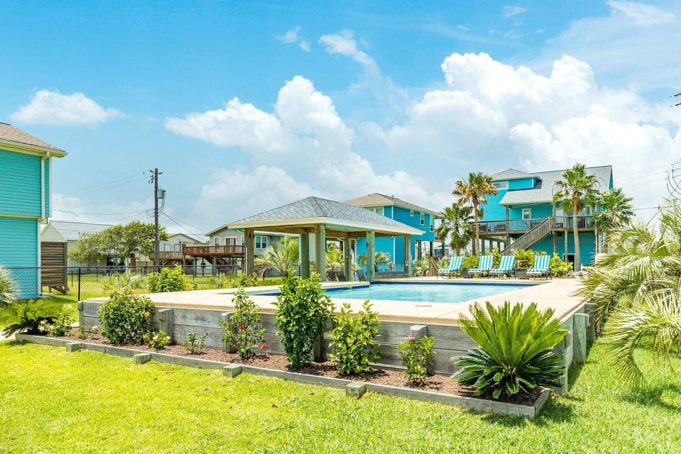 Relax by the pool, sun or shade