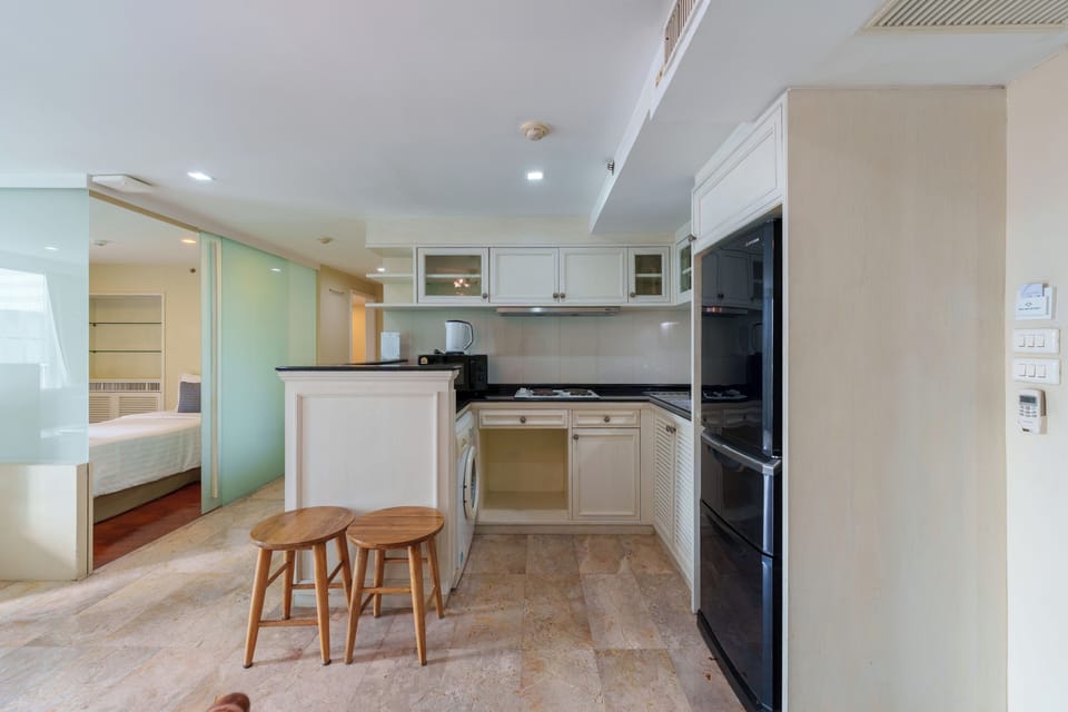 3 Bedrooms (Non Smoking) | Private kitchen | Fridge, microwave, coffee/tea maker, electric kettle