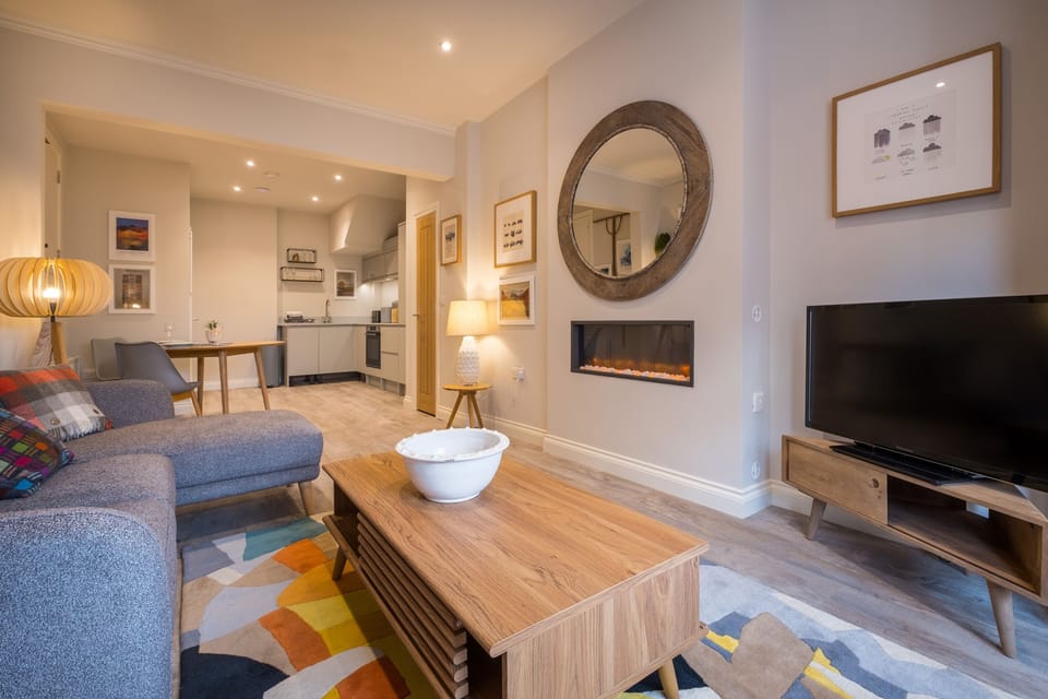 Cottage | Living room | Fireplace
