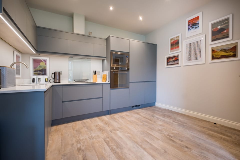 Cottage | Private kitchen | Fridge, dishwasher, electric kettle, toaster