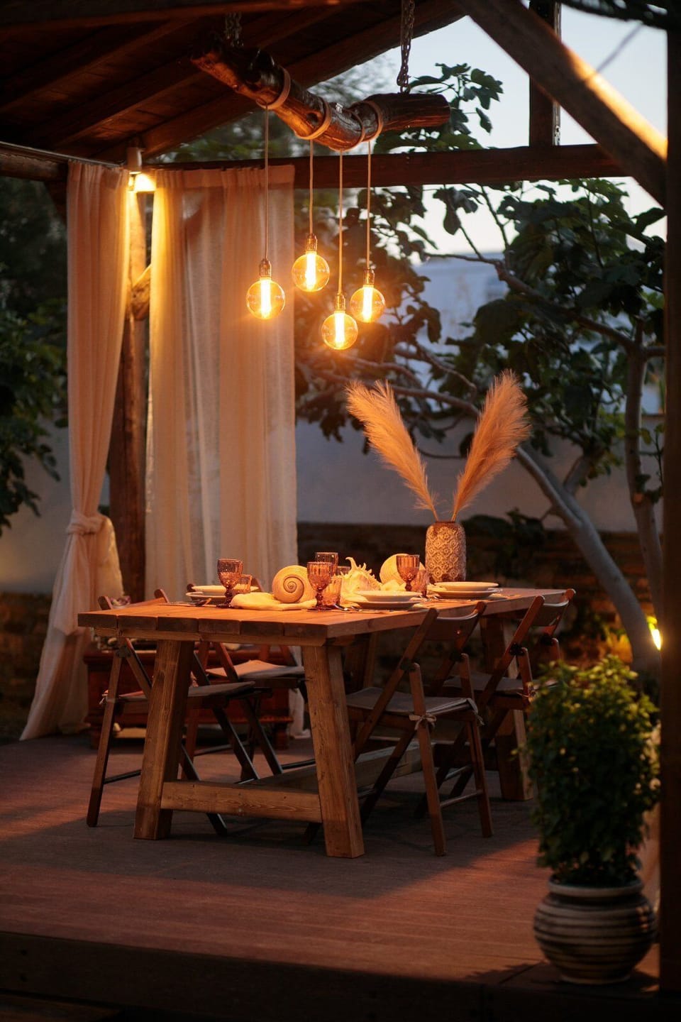 Outdoor dining