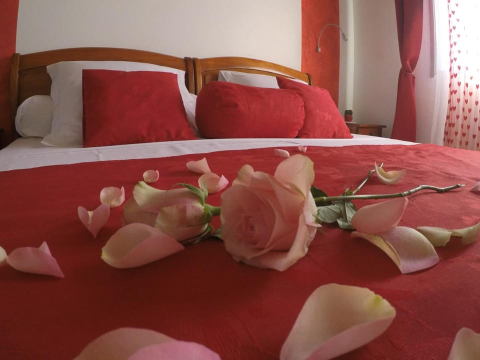 Free WiFi, bed sheets