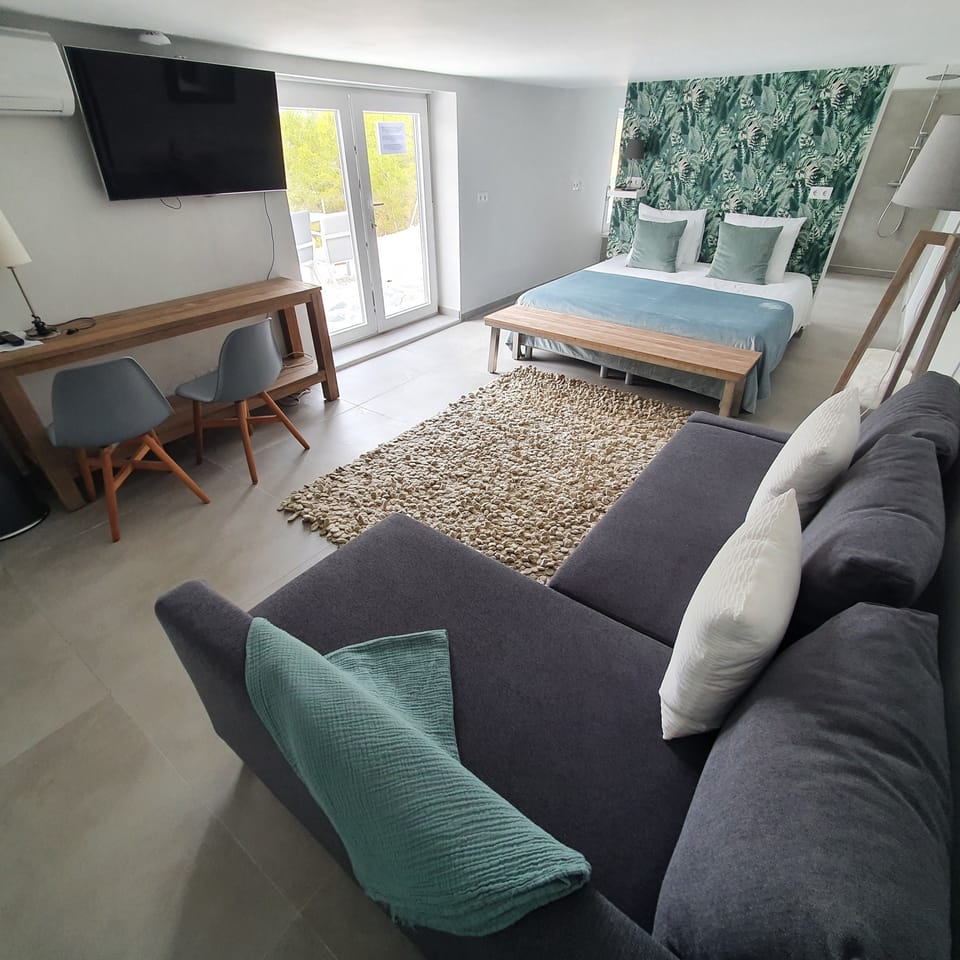 bedroom with airco, tv, internet