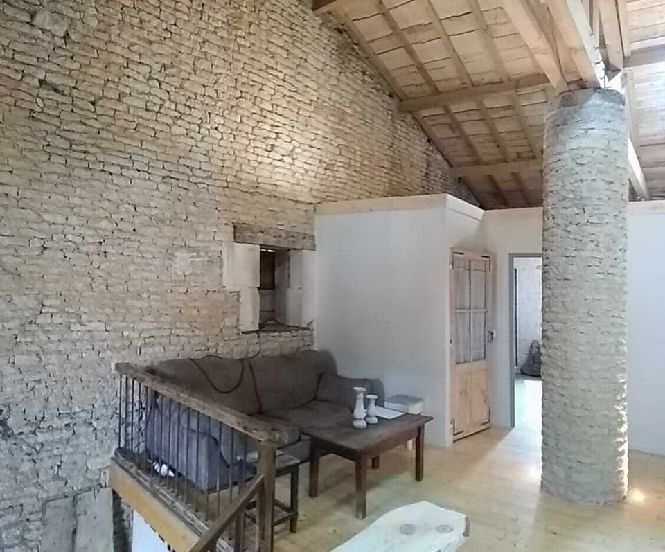 Chalet, Bathtub, Courtyard View | Living room