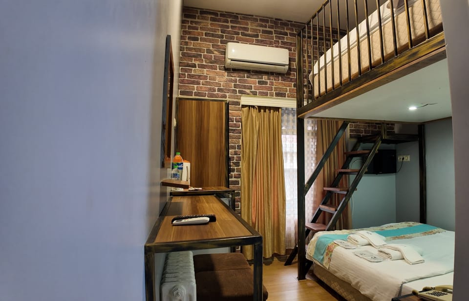 Deluxe Triple Room | Free minibar items, free WiFi, bed sheets