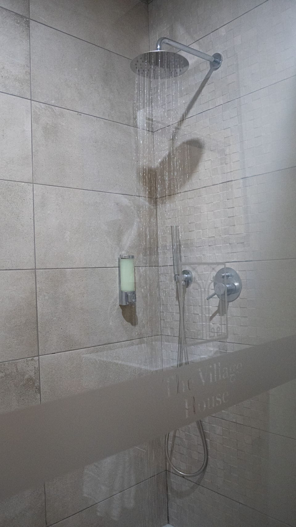 Family Double or Twin Room, 1 Queen Bed, Non Smoking, Private Bathroom | Bathroom | Shower, rainfall showerhead, free toiletries, hair dryer