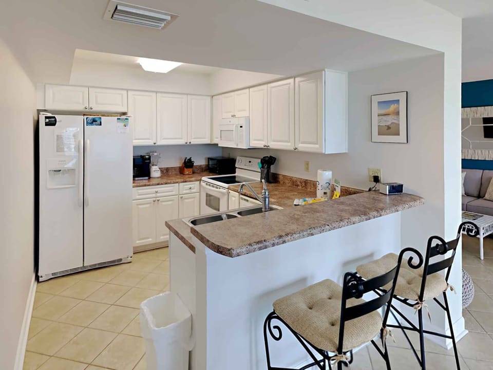 Kitchen with Breakfast Bar