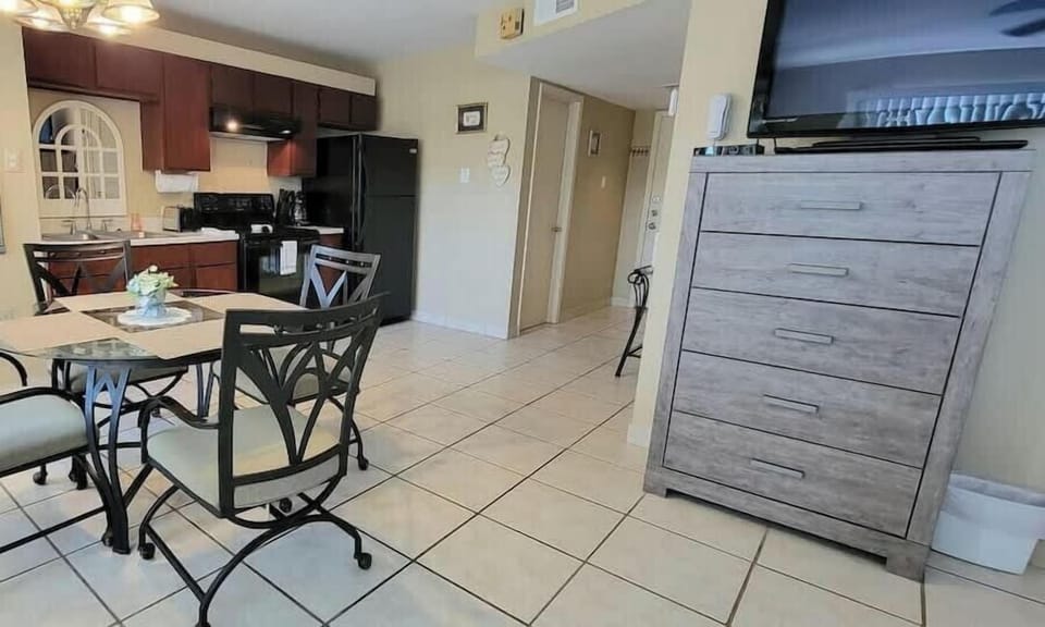 Apartment, 1 Bedroom | Dining
