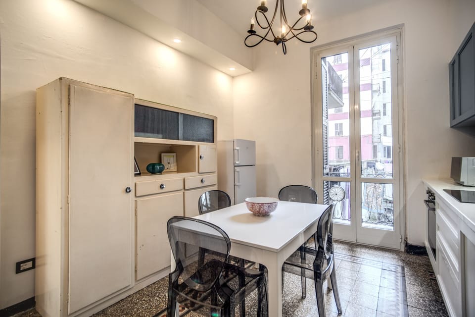 Deluxe Apartment | Private kitchen | Fridge, microwave, oven, stovetop