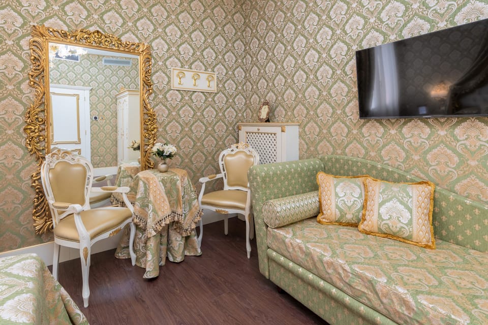 Superior Double Room | Minibar, in-room safe, soundproofing, free WiFi
