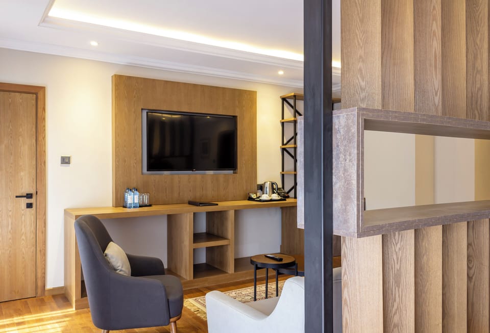 Junior Suite | Premium bedding, minibar, in-room safe, individually decorated