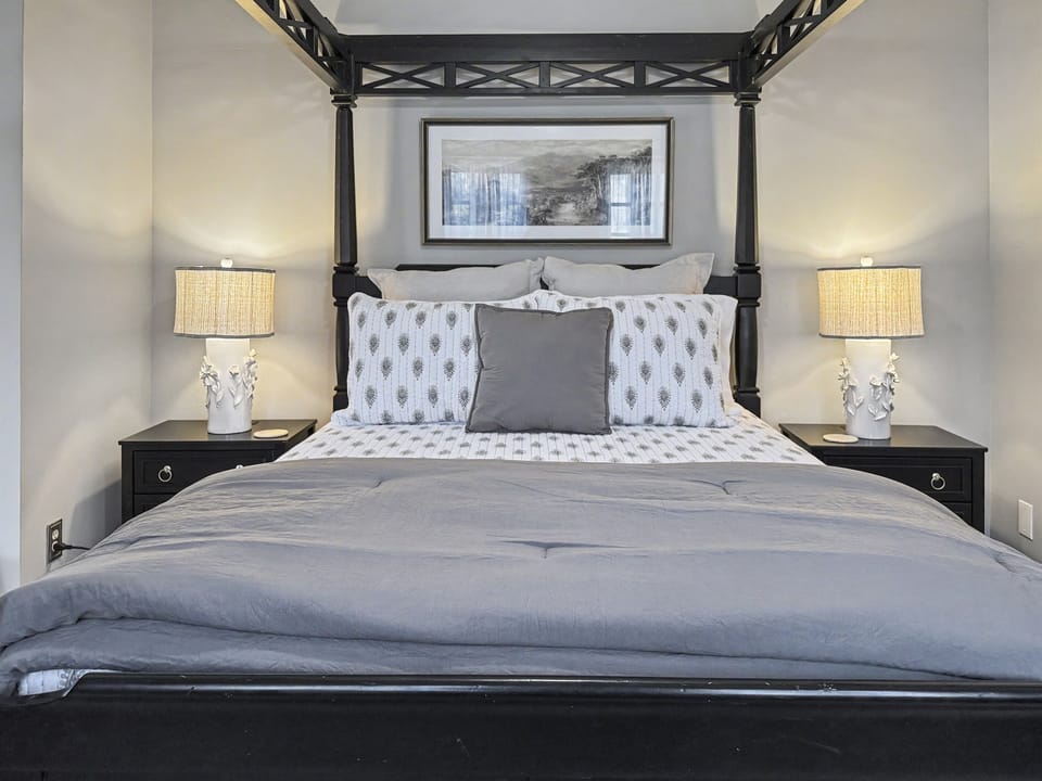 Bedroom with Queen Bed