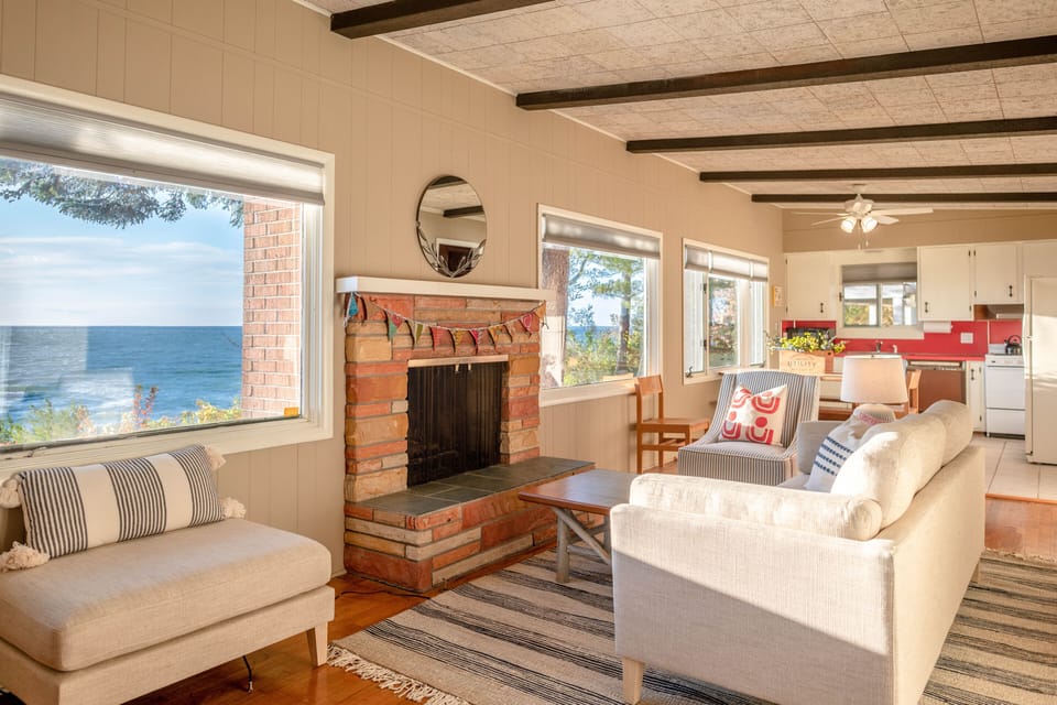 Please note that the fireplace is not for guest use.