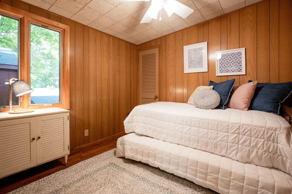 Bedroom 4 with twin bed and twin trundle