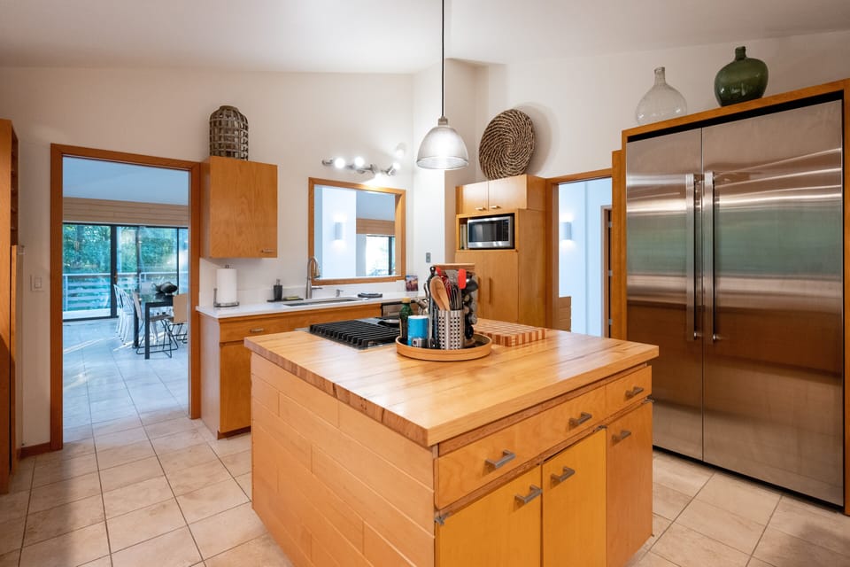 Fully Stocked Kitchen