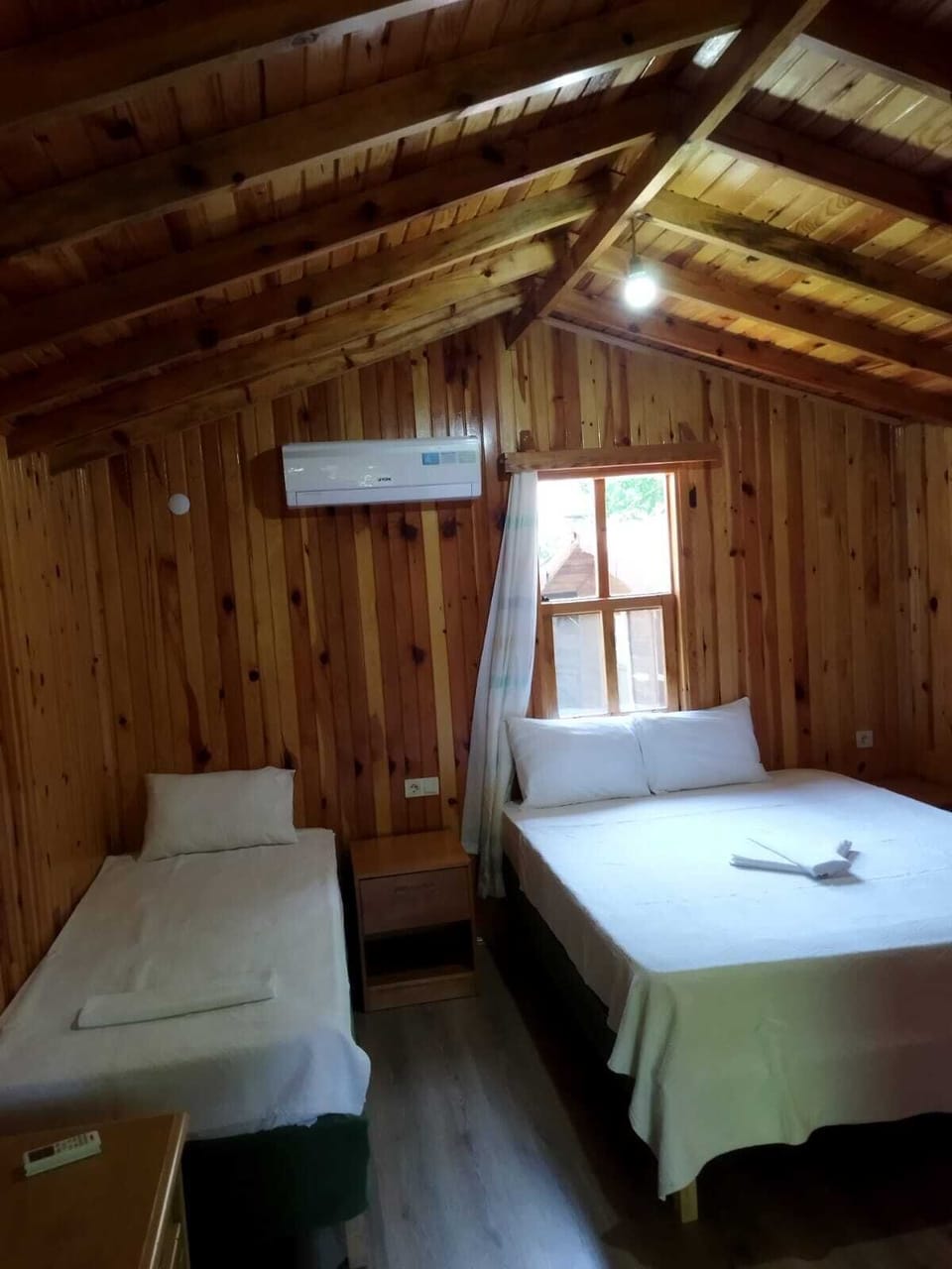 Standard Room | Rollaway beds (free), bed sheets