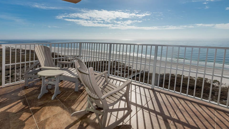 Lounge on your corner balcony overlooking the stunning gulf coastline and doze to the sound of waves and seagulls