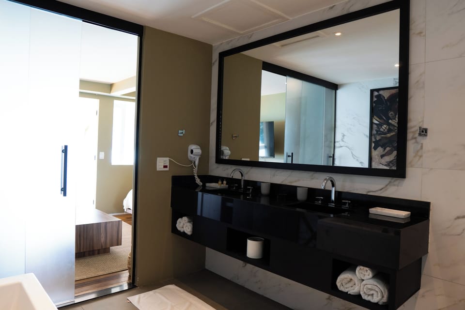 Master Deluxe | Premium bedding, memory foam beds, minibar, in-room safe