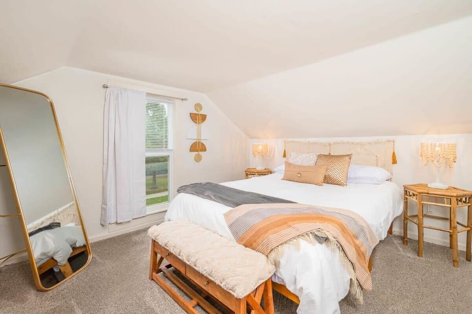 Queen Bed Upper Level