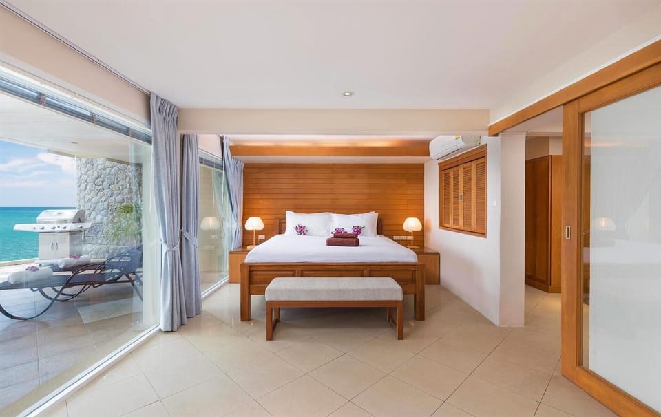 One of the ground floor bedrooms - sleep & wake up to the sound of waves