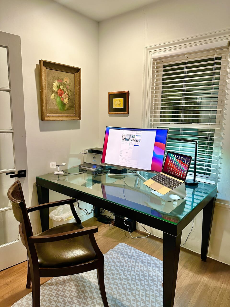 Huge desk with Samsung curved monitor and HP LASER printer for your usage