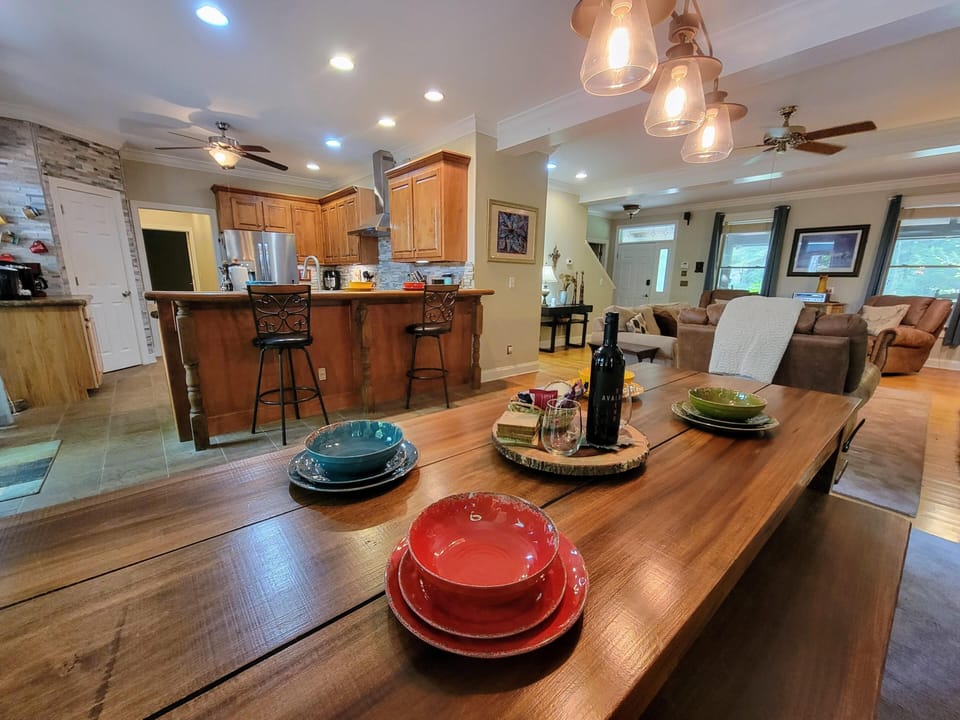 Amazing Chefs Kitchen with high end appliances