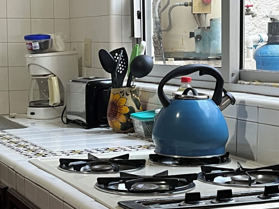 Virigilio abajo | Private kitchen | Electric kettle, toaster