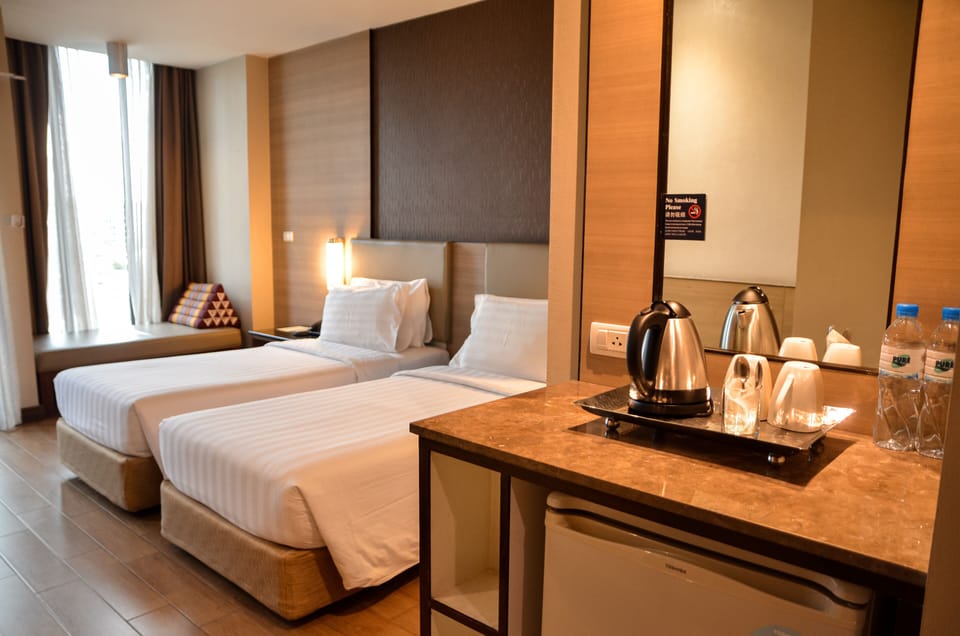 Standard Twin Room | Minibar, in-room safe, desk, blackout drapes