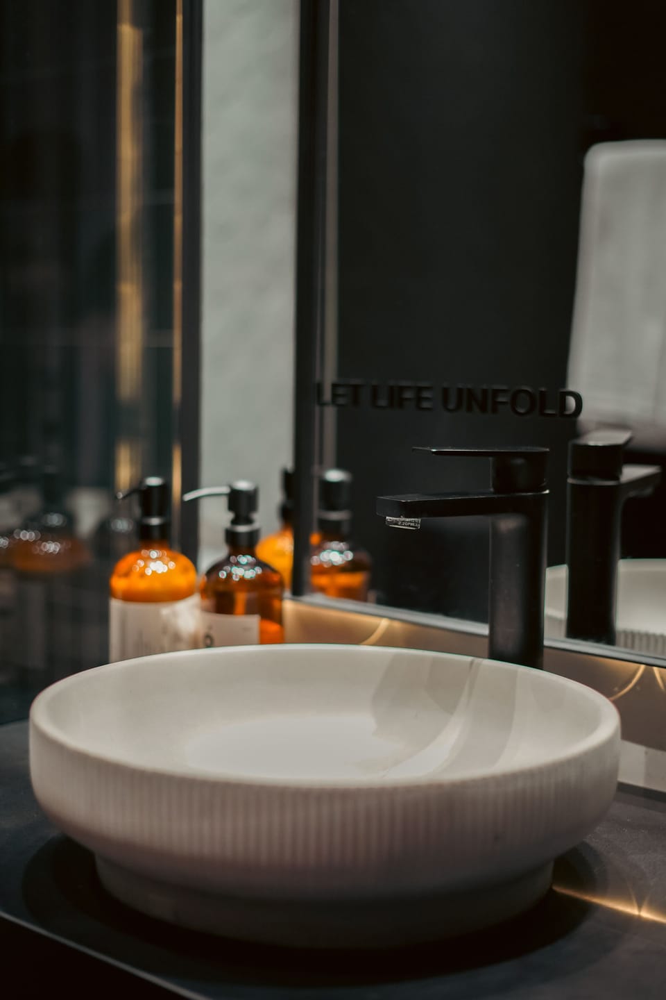 Junior Suite | Bathroom | Shower, free toiletries, hair dryer, towels