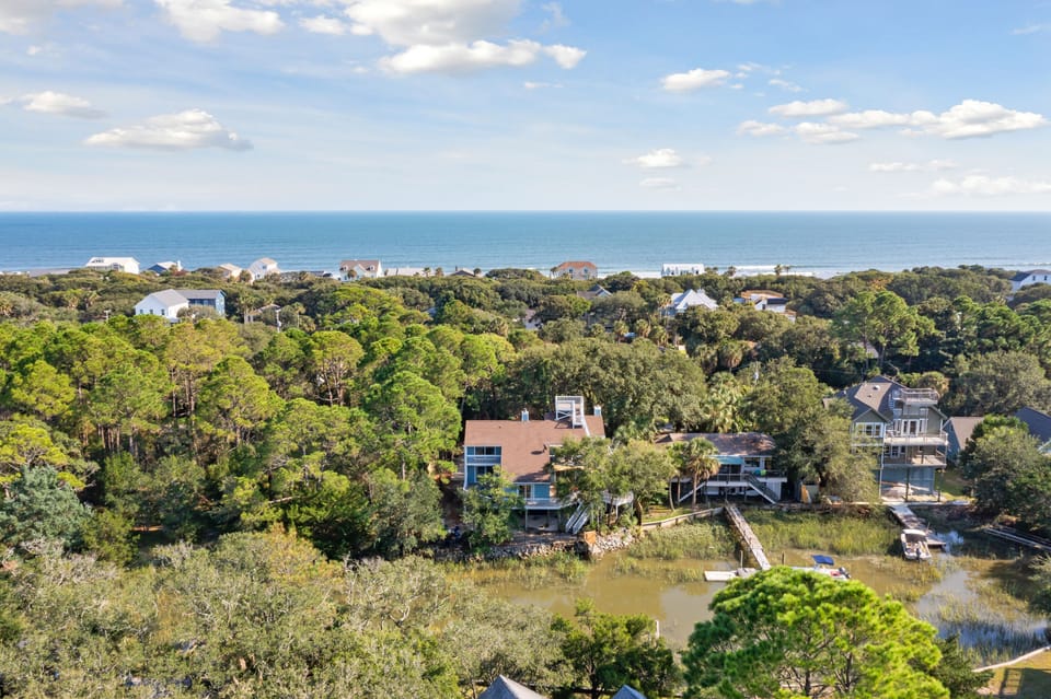 Aerial view of Thousand Sunny - Close to the beach!