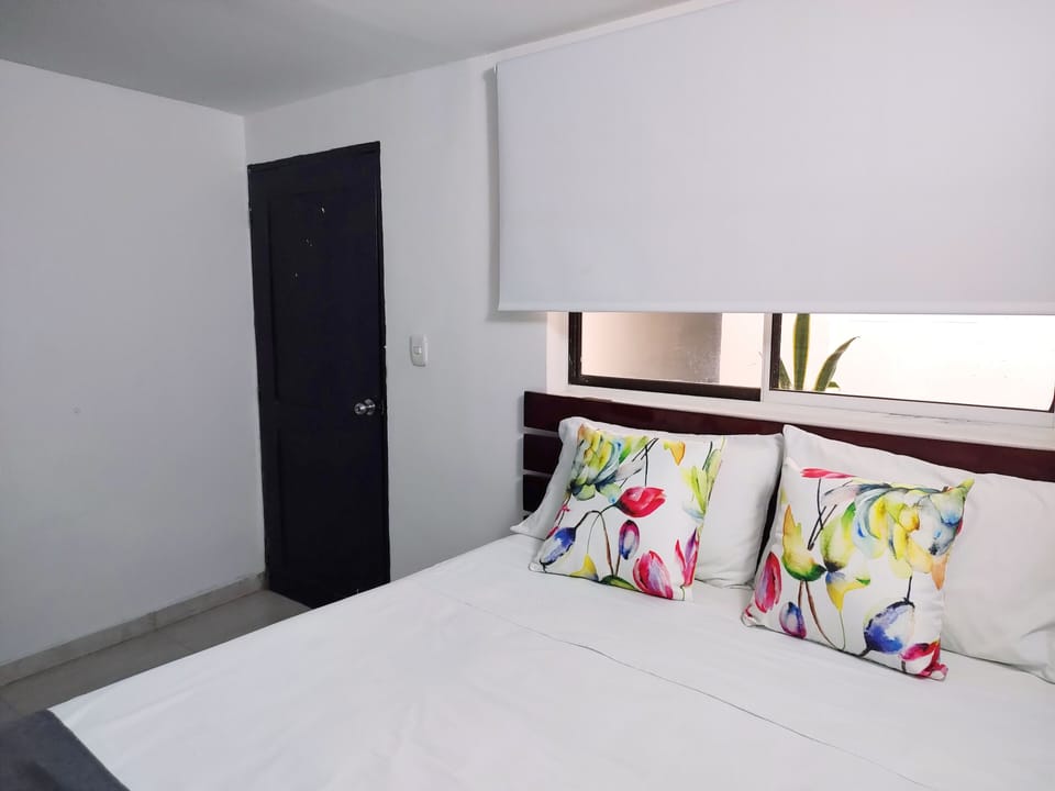 Standard Double Room | Desk, laptop workspace, soundproofing, WiFi (free)
