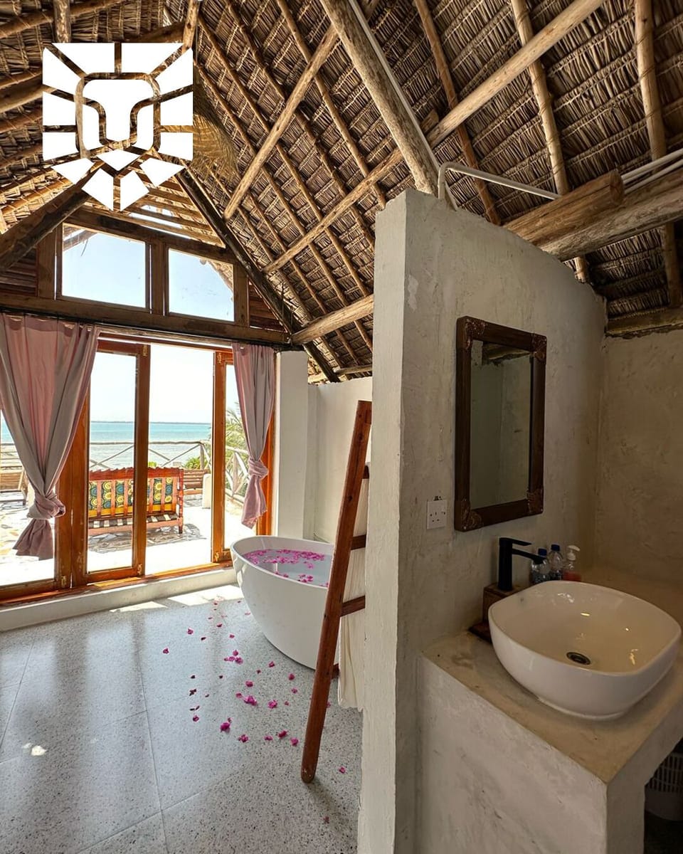 Superior Cabin, Terrace, Ocean View | Bathroom | Towels, soap, toilet paper